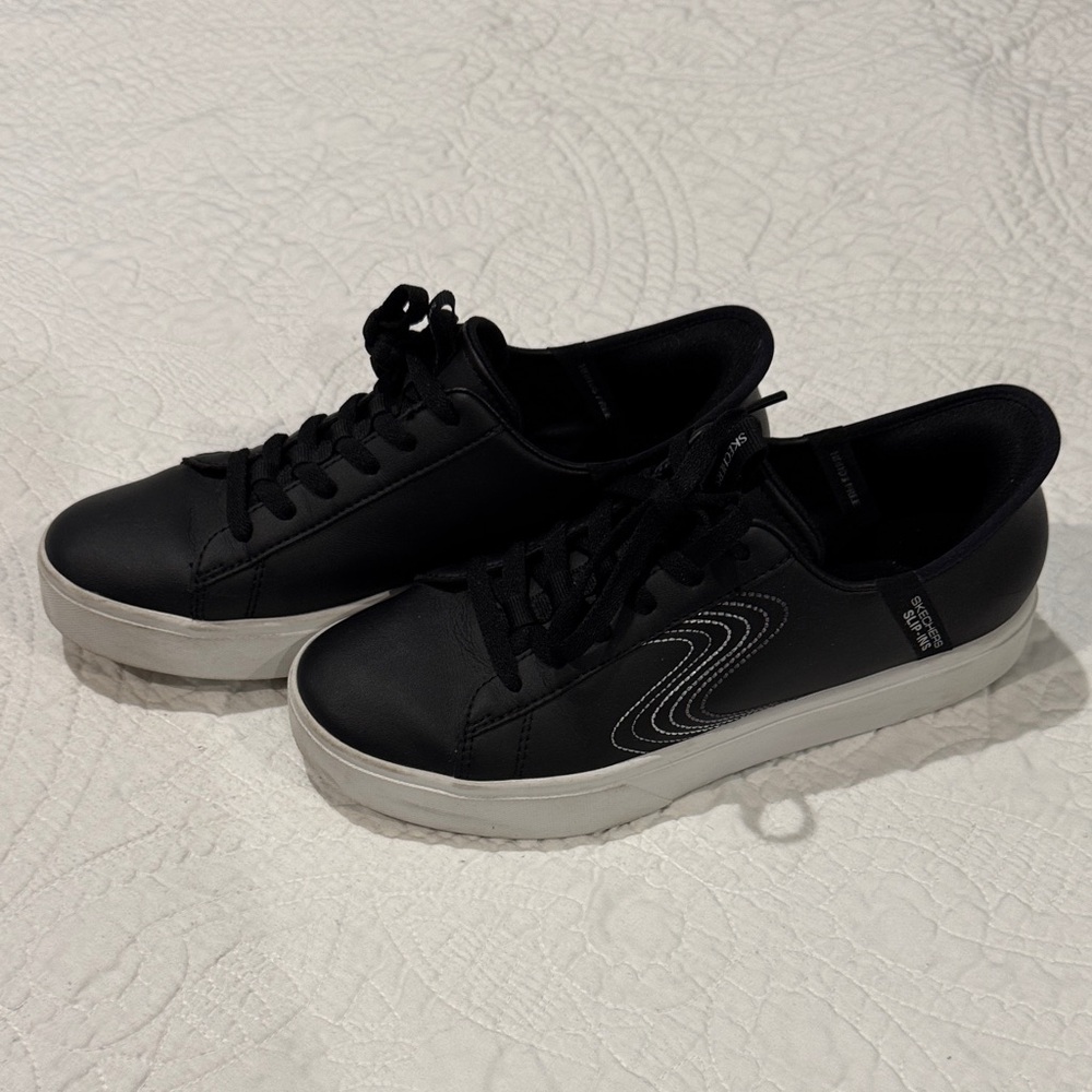 Sketchers Eden Slip In Black Casual Sneakers WMNS size 8.5. Excellent condition